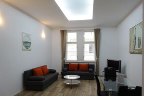 Deluxe Apartment, 1 Bedroom, Kitchen, Courtyard Area | Living room | Flat-screen TV - GoVienna Oldtown Apartments (Vienna)