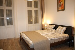 Deluxe Apartment, 1 Bedroom, Kitchen, Courtyard Area | 1 bedroom, iron/ironing board, free cribs/infant beds, free WiFi - GoVienna Oldtown Apartments (Vienna)