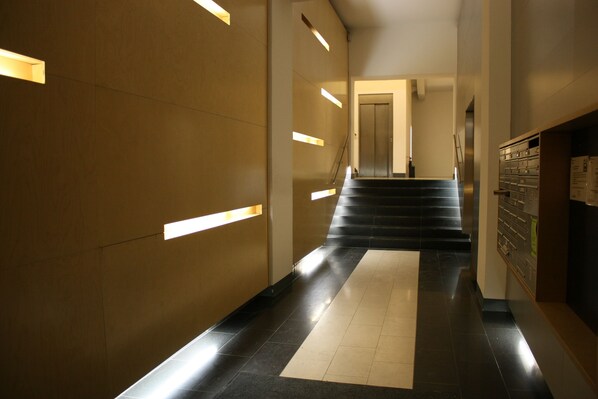 Staircase - GoVienna Oldtown Apartments (Vienna)