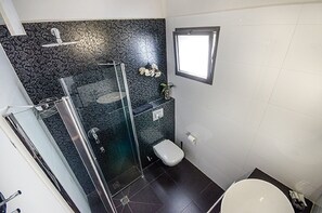 ห้องสวีท | ห้องน้ำ | อ่างอาบน้ำแบบหัวเจ็ต, ของใช้ในห้องน้ำฟรี