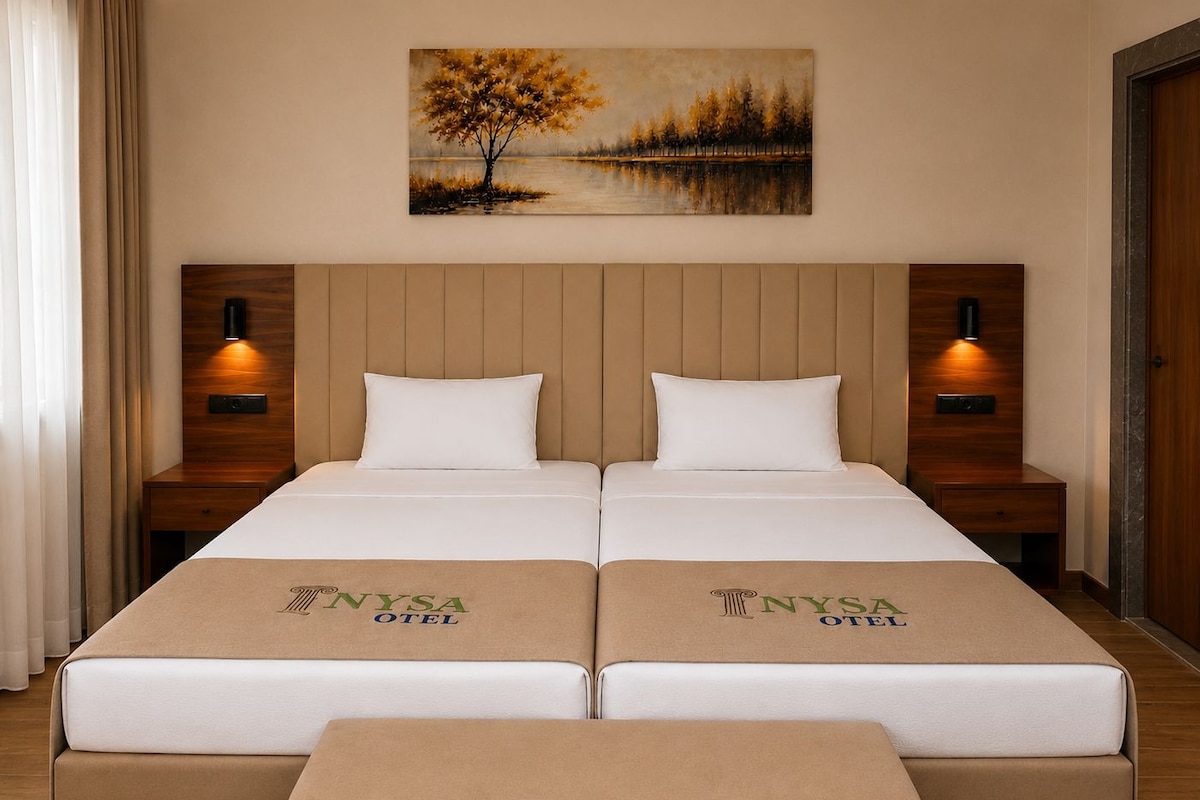 Standard Room, Garden View | Minibar, in-room safe, desk, cribs (free)