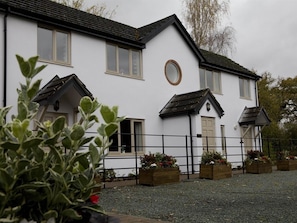 Exterior - Burlton Inn (Shrewsbury)