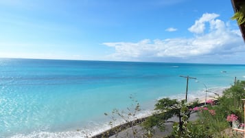 Pantai di sekitar