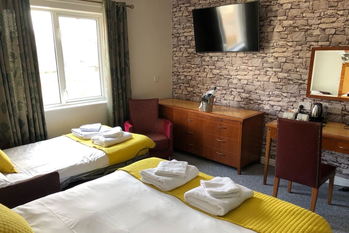 Premium bedding, iron/ironing board, free WiFi, bed sheets