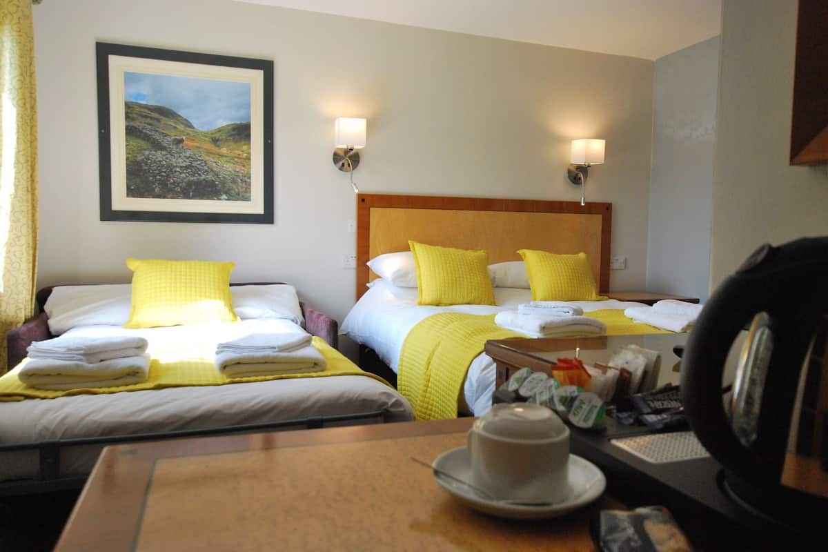 Premium bedding, iron/ironing board, free WiFi, bed sheets