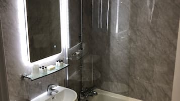 Superior Family Room & Sofa Bed | Bathroom