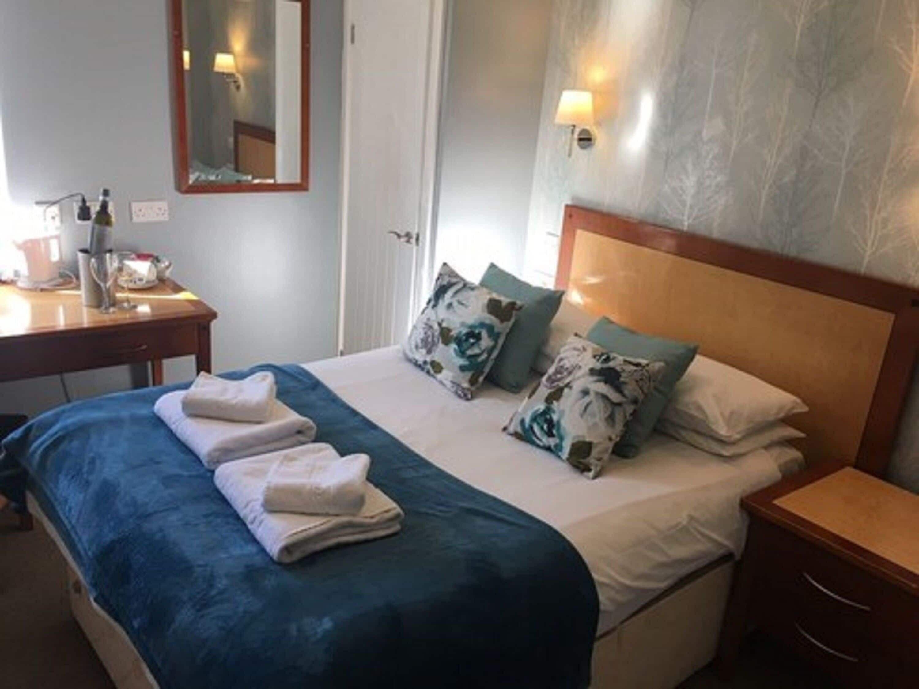 Sengetøy av topp kvalitet, strykejern/-brett og wi-fi (inkludert)