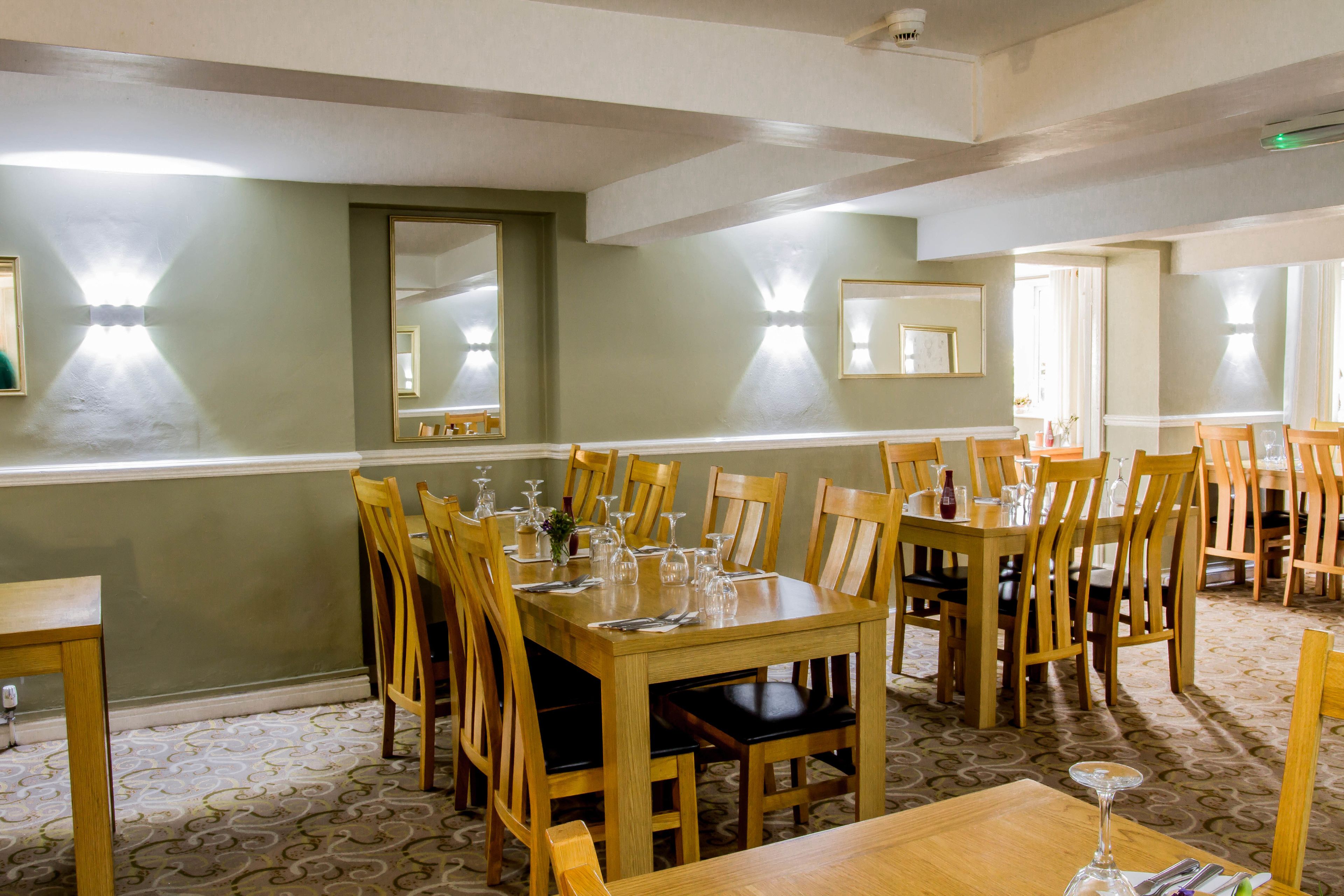 breakfast, lunch and dinner served