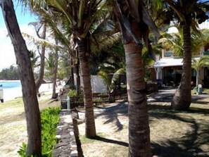 On the beach, sun-loungers, beach towels, beach massages - Thalassa Residence (Belle Mare)