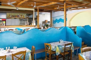 Breakfast, lunch, dinner served; Greek cuisine - Samaria Pension & Restaurant (Sfakia)