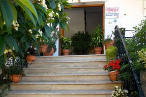 Exterior - Samaria Pension & Restaurant (Sfakia)