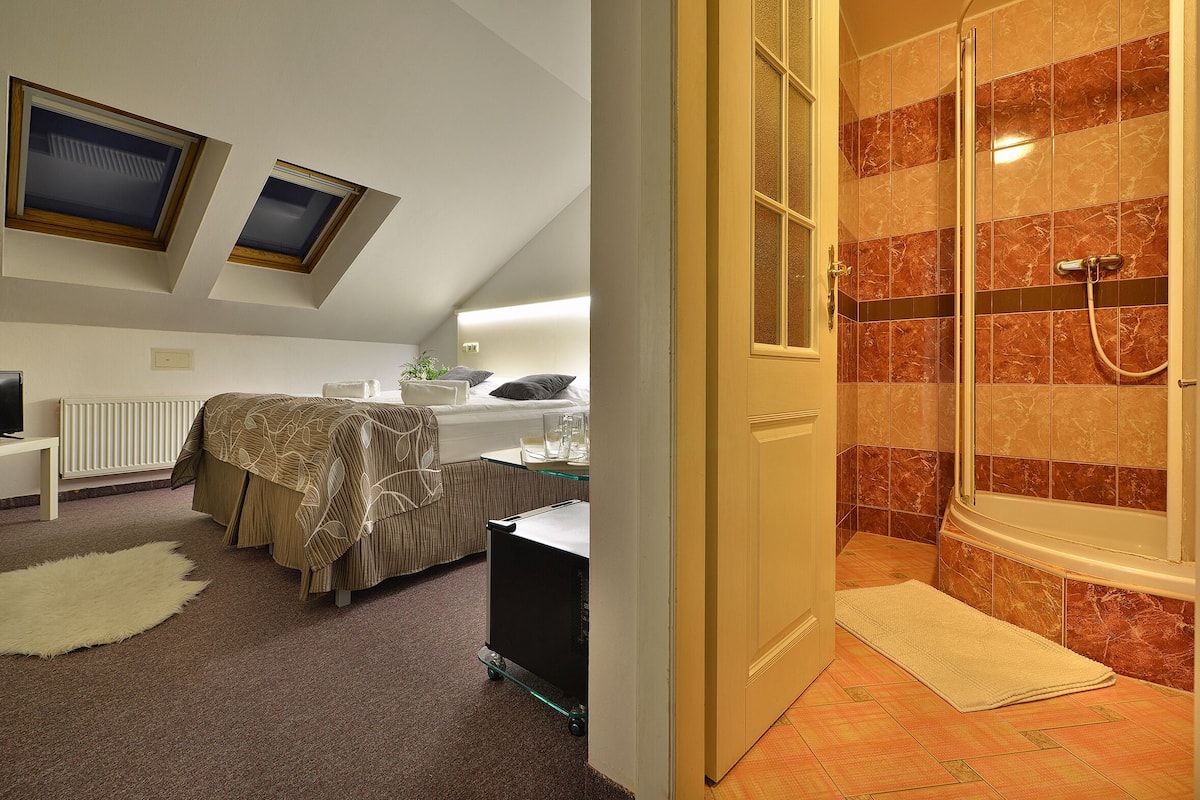 In-room safe, desk, free WiFi, bed sheets