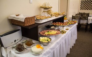 Petit déjeuner buffet (250 CZK par personne)