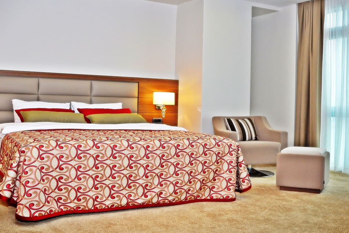 1 bedroom, premium bedding, minibar, in-room safe