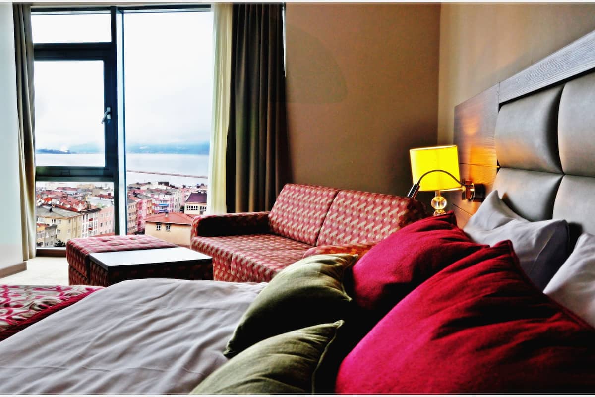 deluxe room | 1 bedroom, premium bedding, minibar, in-room safe