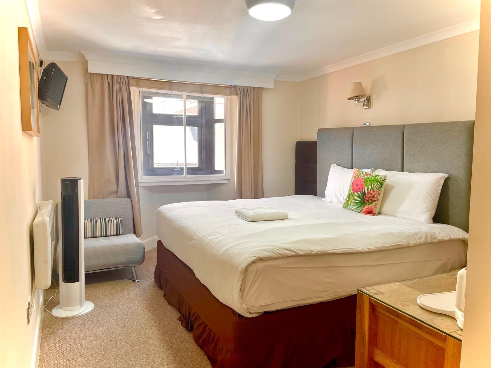 Superior Double Room | Premium bedding, iron/ironing board, WiFi (free), bed sheets