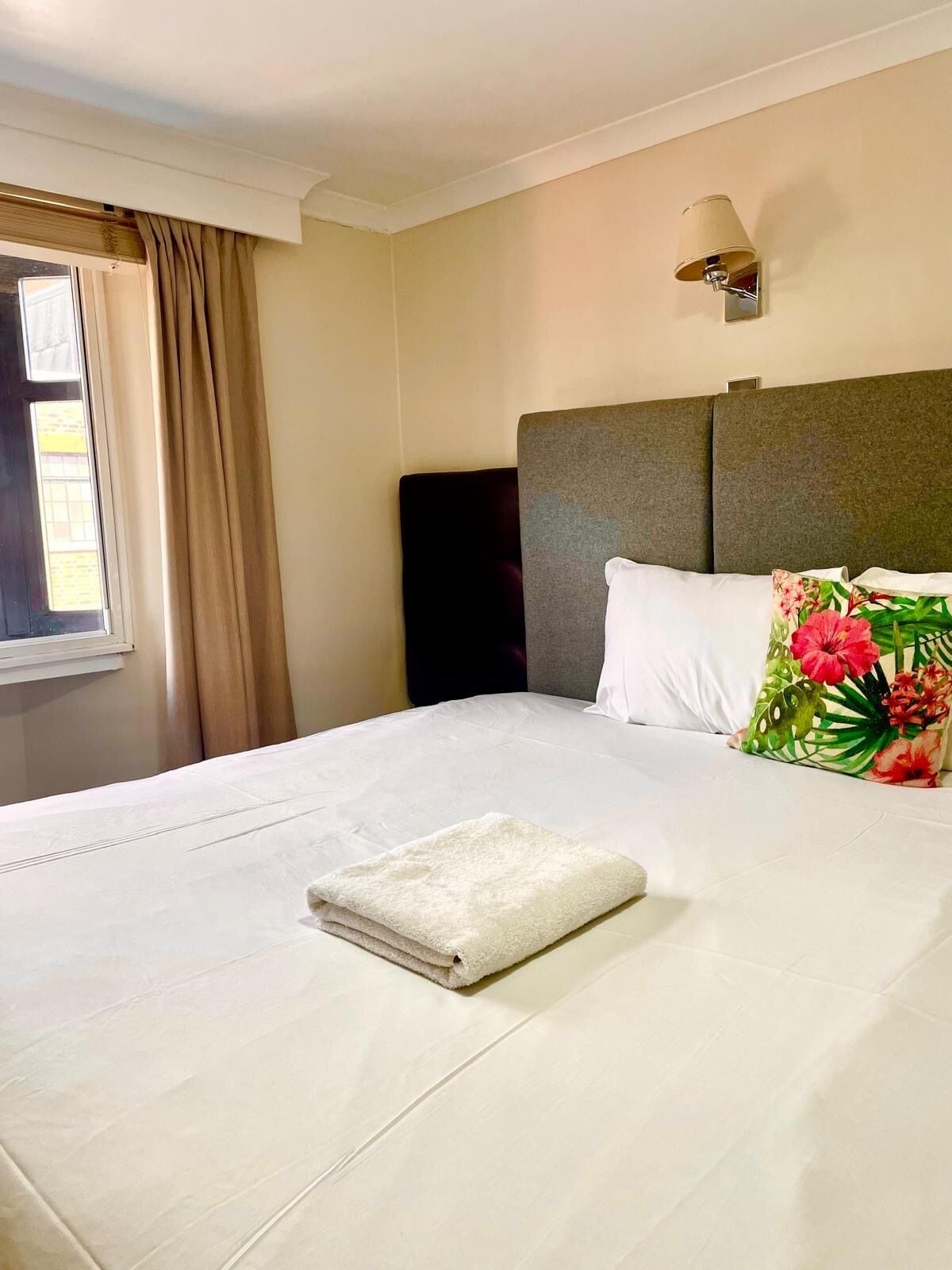 Photo - George Oxford Hotel