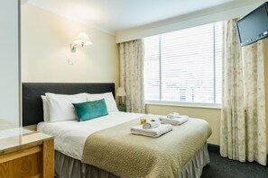 Standard Double Room Single Use | Desk, iron/ironing board, free WiFi, bed sheets - George Oxford Hotel (Oxford)