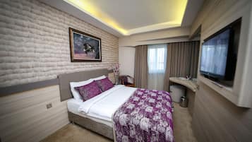 Quarto standard | Roupas de cama premium, frigobar, cofres nos quartos, escrivaninha