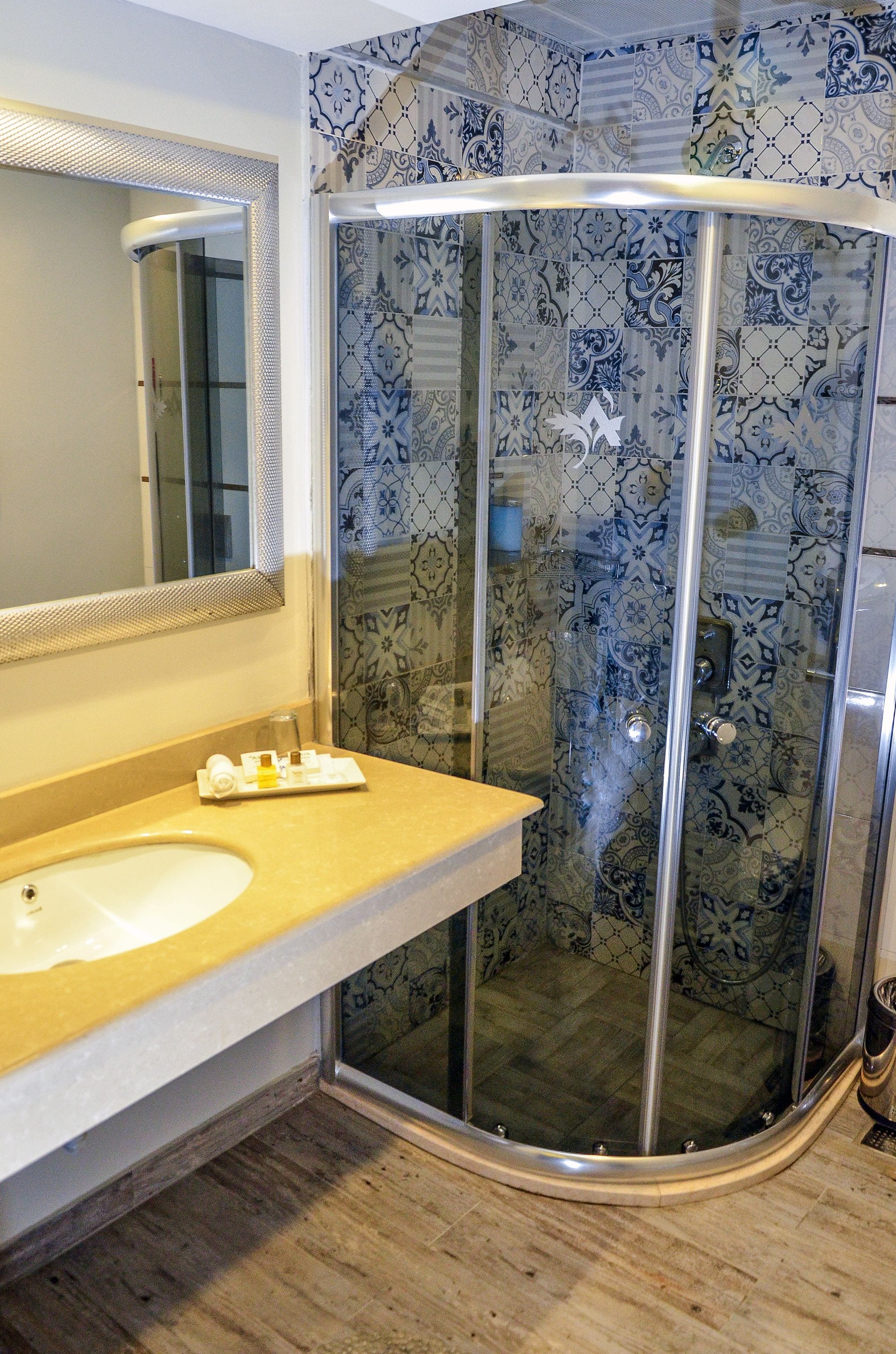 shower, free toiletries, hair dryer, slippers