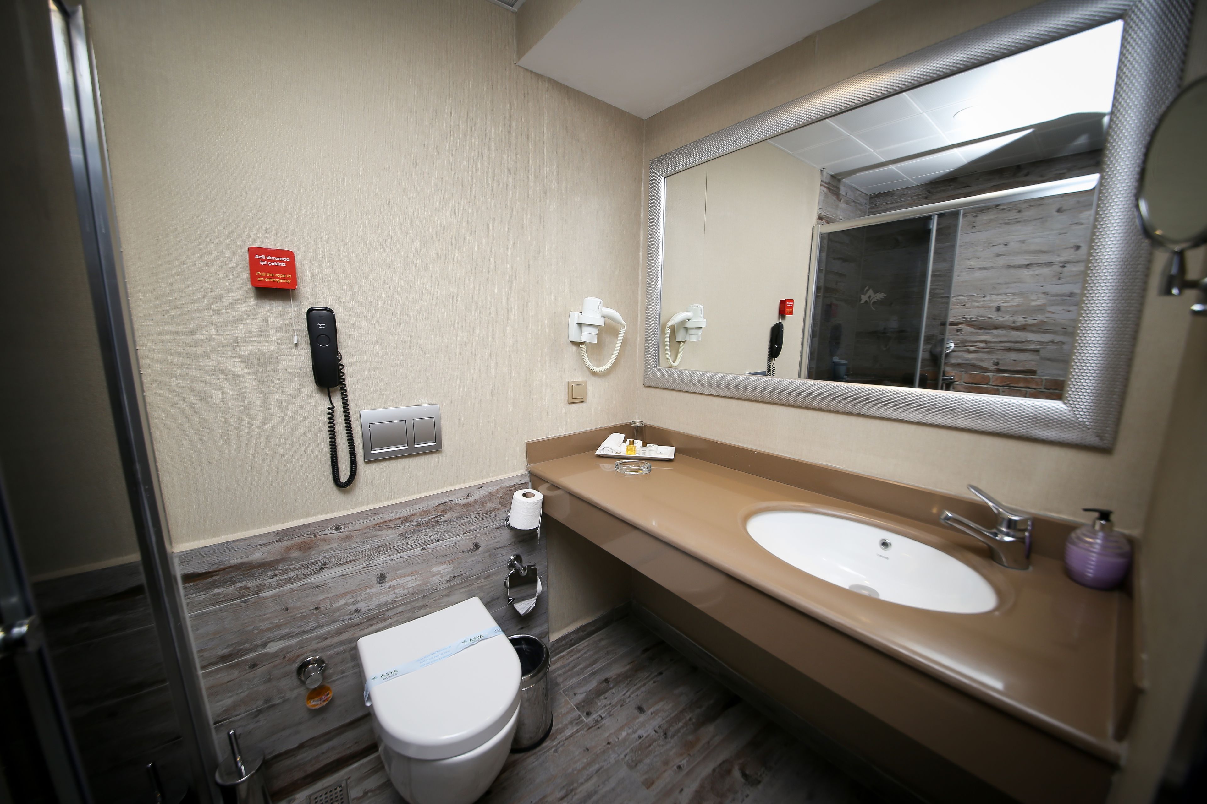 standard triple room, 1 bedroom | premium bedding, minibar, in-room safe, desk