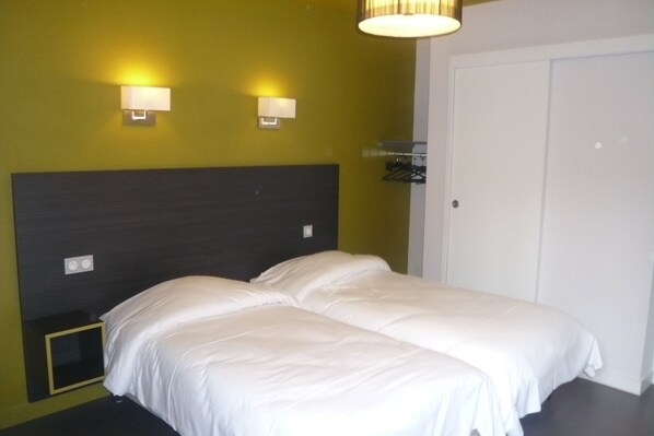 1 bedroom, desk, iron/ironing board, free cots/infant beds