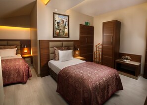 Suite Deluxe, 2 habitaciones, con acceso para personas discapacitadas | Ropa de cama de alta calidad y minibar