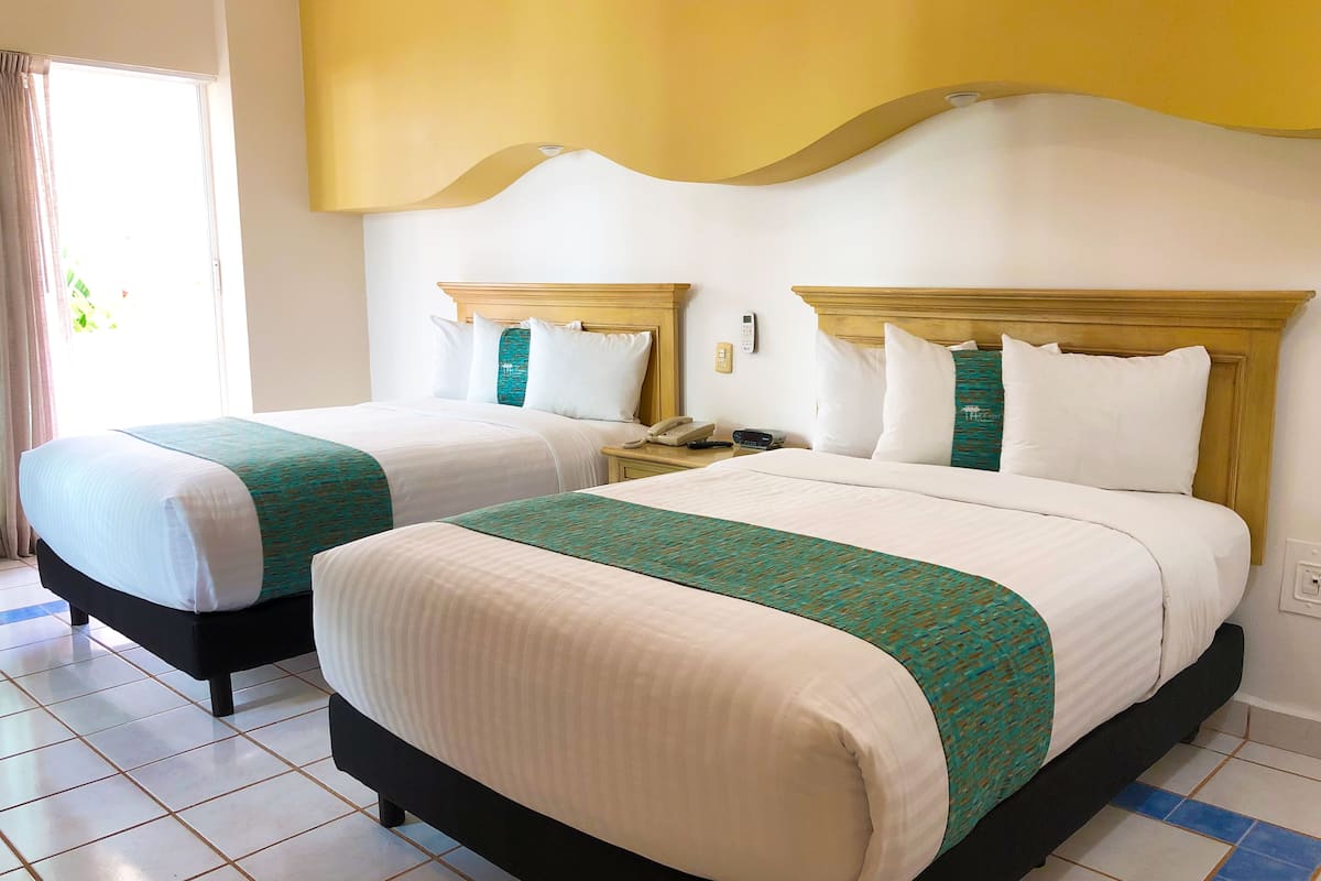 luxury room | laptop workspace, iron/ironing board, free wifi, bed sheets