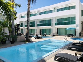 3 piscinas al aire libre