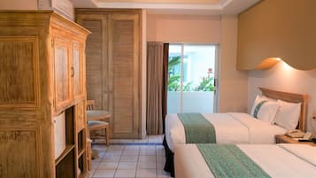 Chambre Luxe | Espace de travail pour ordinateur portable, fer et planche Ă repasser