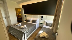 Hochwertige Bettwaren, Verdunkelungsvorhänge, schallisolierte Zimmer