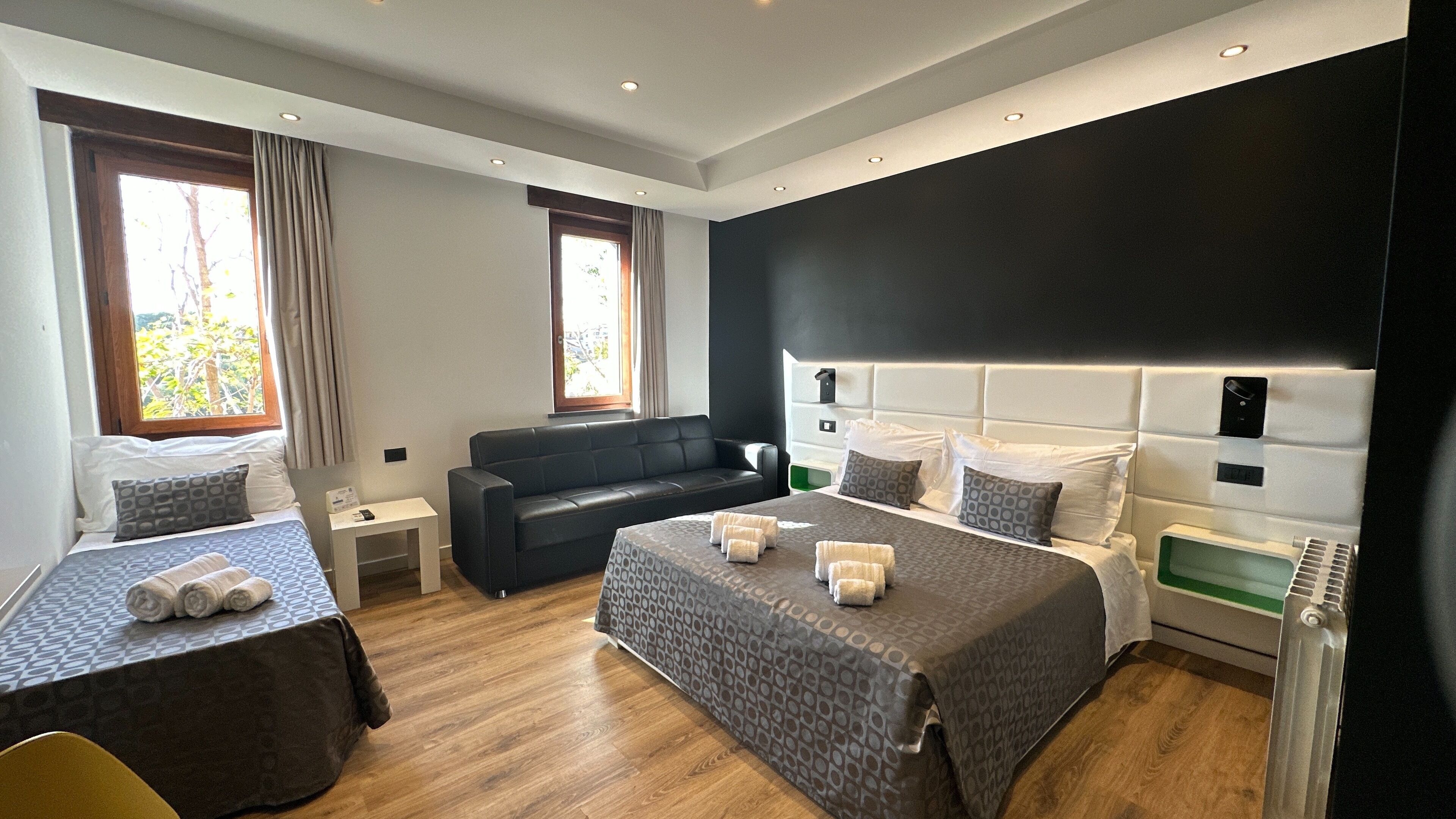 Ropa de cama de alta calidad y cortinas blackout 