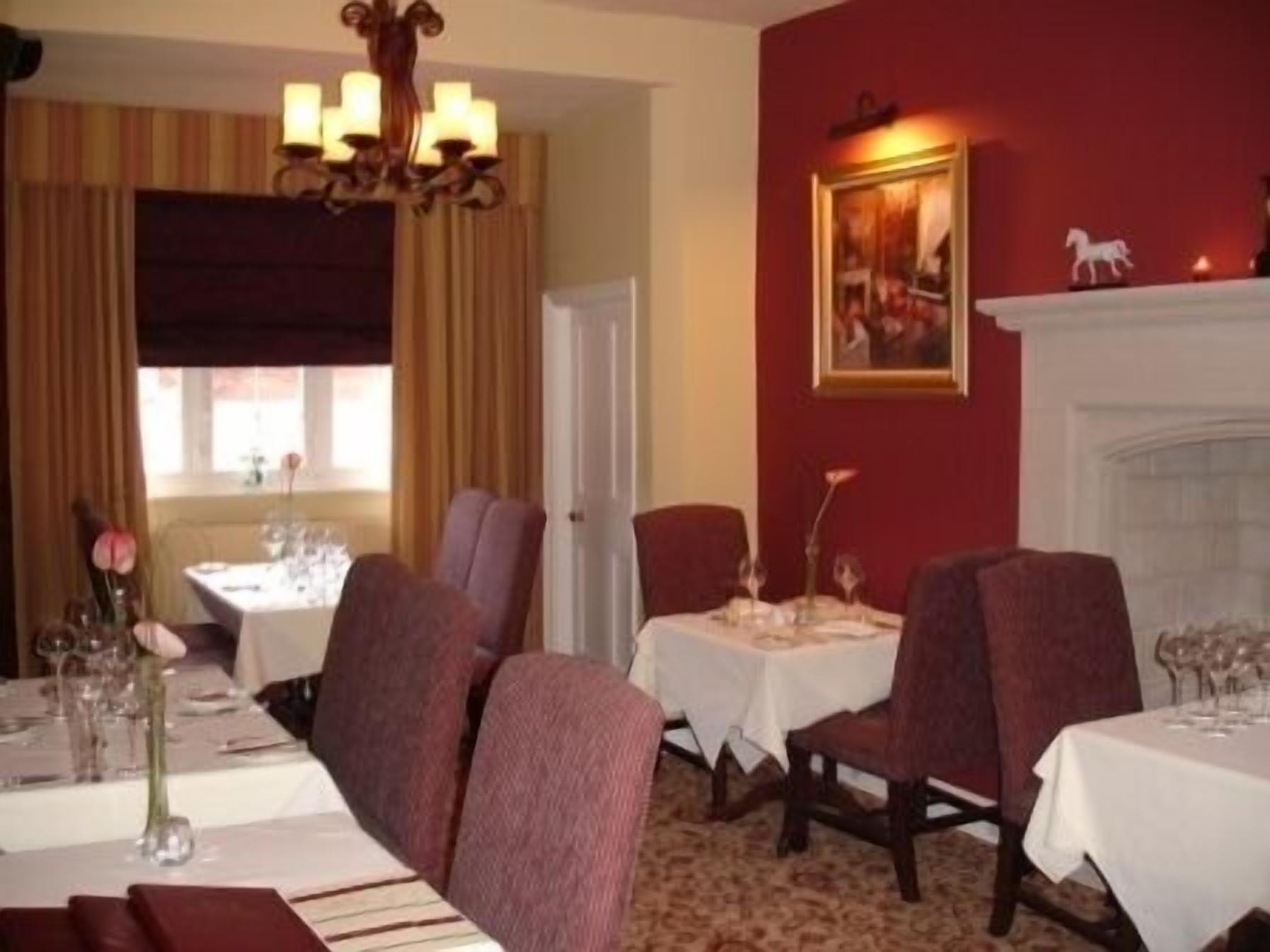 breakfast, lunch, dinner served; british cuisine