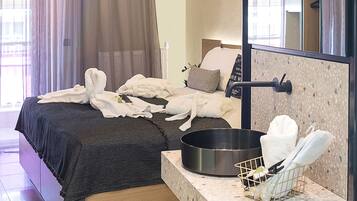 Luxury Double Room, 1 Bedroom, Non Smoking, Partial Sea View | 1 bedroom, Egyptian cotton sheets, premium bedding