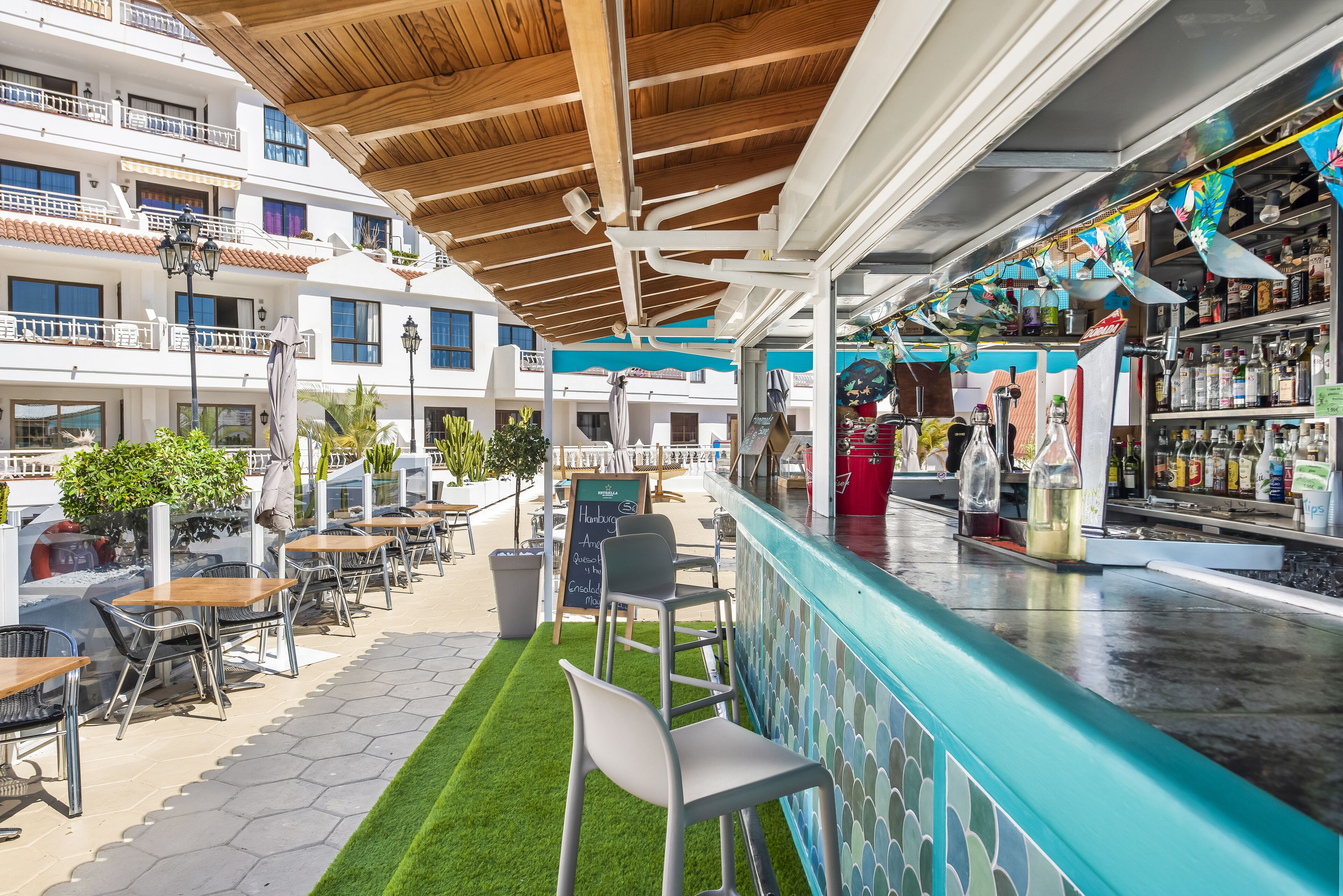 Poolside bar