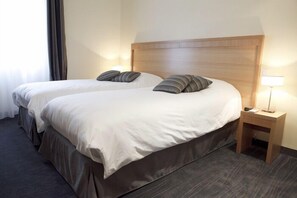 Superior Room, 2 Twin Beds, Entrée Privative | Coffre-fort, bureau, fer et planche à repasser, accès au Wi-Fi (inclus)