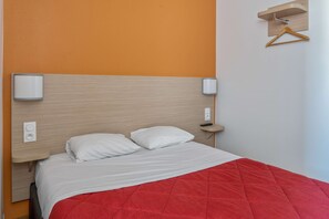 Escritorio, insonorización, wifi gratis y ropa de cama 