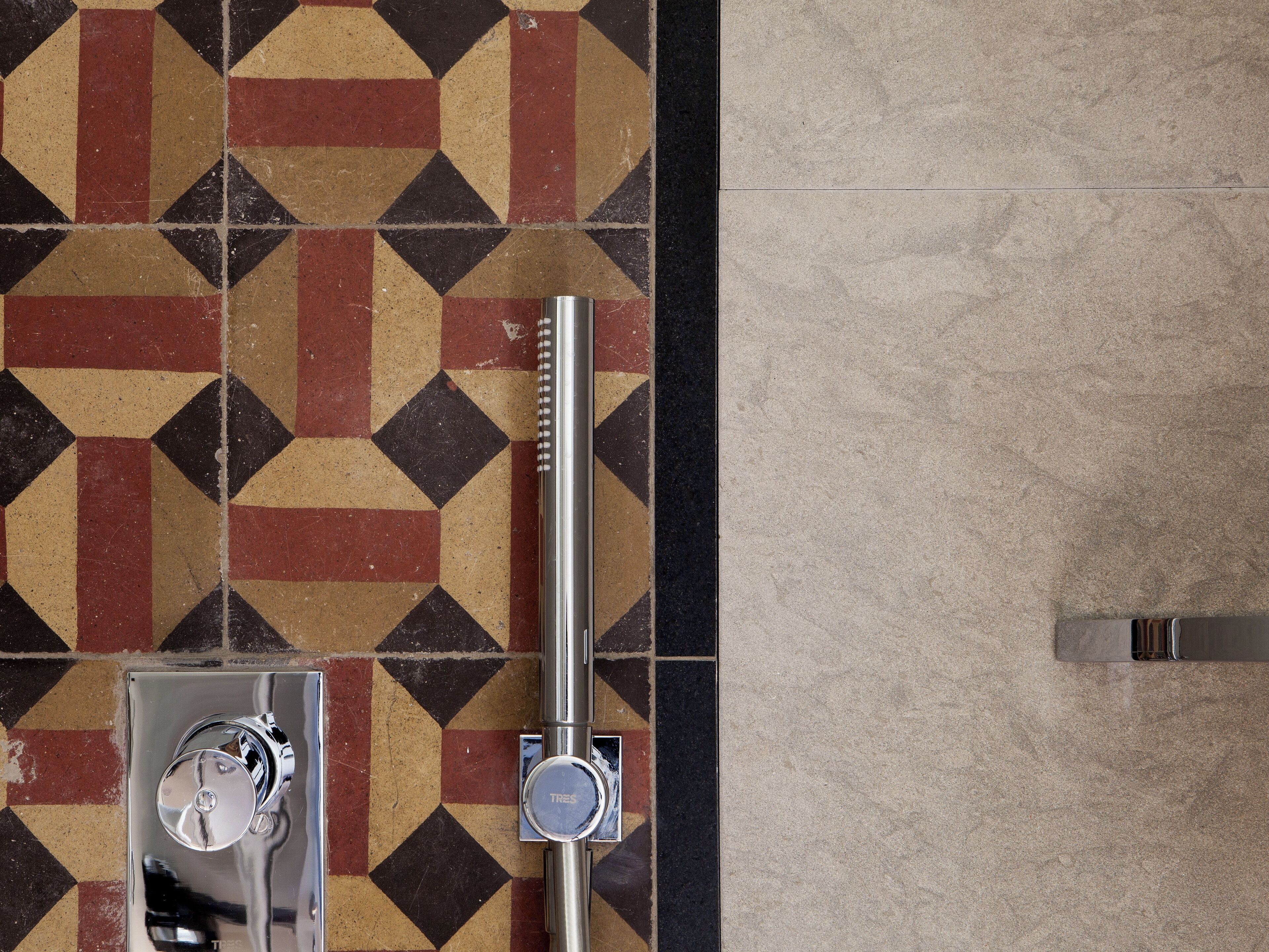 standard double room, balcony, city view | bathroom | shower, free toiletries, hair dryer, slippers