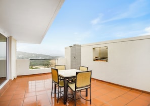 Quarto superior | Vista para praia/oceano