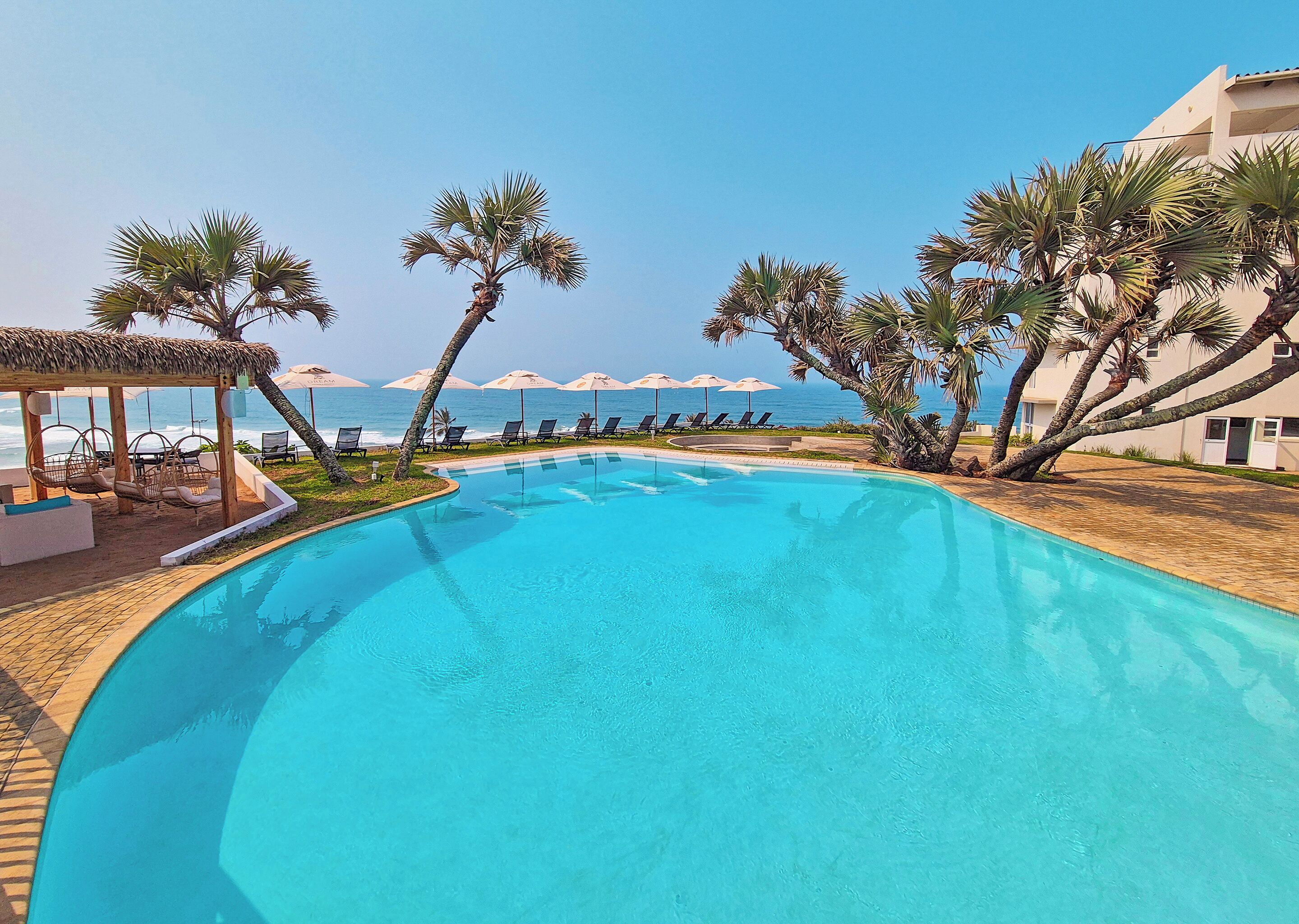 2 piscinas al aire libre, sombrillas, sillones reclinables de piscina