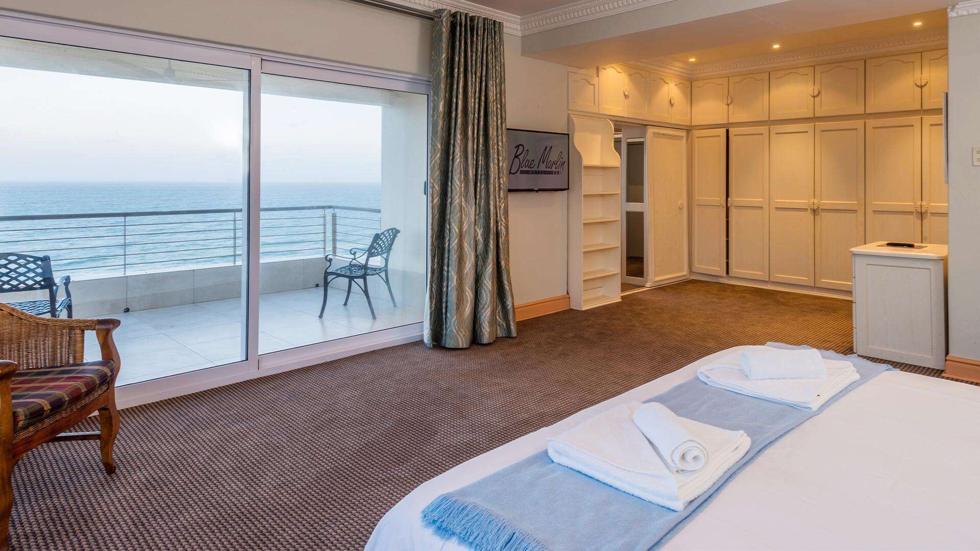 Minibar, in-room safe, desk, iron/ironing board