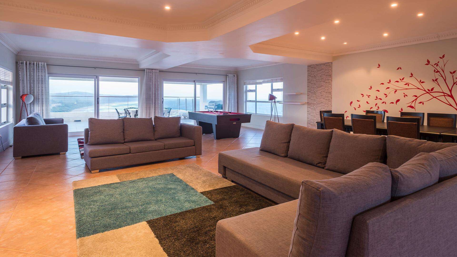 ミニバー、セーフティボックス (室内)、デスク、アイロン / アイロン台