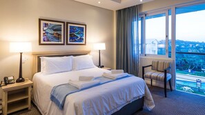 Habitació superior | Minibar, caixa forta a l'habitació i escriptori 