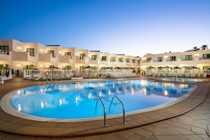 Outdoor pool, pool loungers - Las Adelfas (Tías)