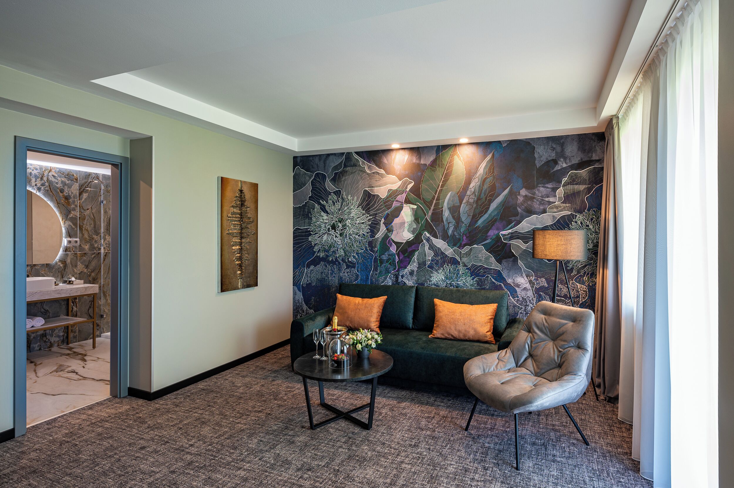 deluxe suite | hypo-allergenic bedding, pillow-top beds, minibar, in-room safe