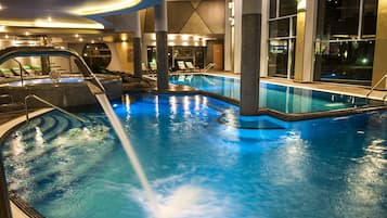 Indoor pool, 2 outdoor pools