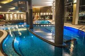 Indoor pool, 2 outdoor pools - Hotel Azúr Prémium (Siófok)
