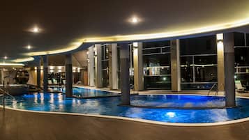Indoor pool, 2 outdoor pools