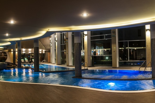 Innenpool, 2 Außenpools