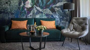 Deluxe Family Suite | Hypo-allergenic bedding, pillowtop beds, minibar, in-room safe